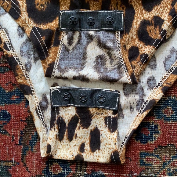 Sexy leopard bodysuit 🐆 - Picture 6 of 13